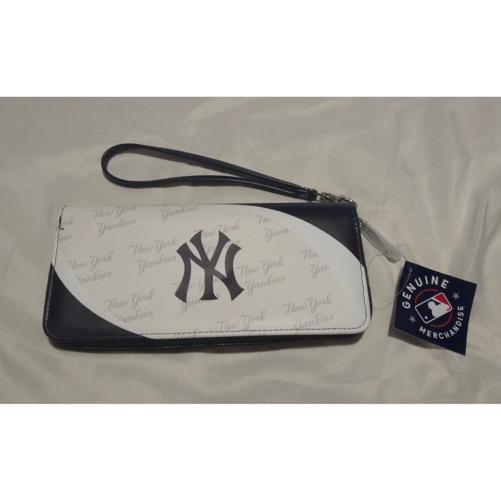 MLB New York Yankees Navy White Zip Around Wristlet Wallet NWT